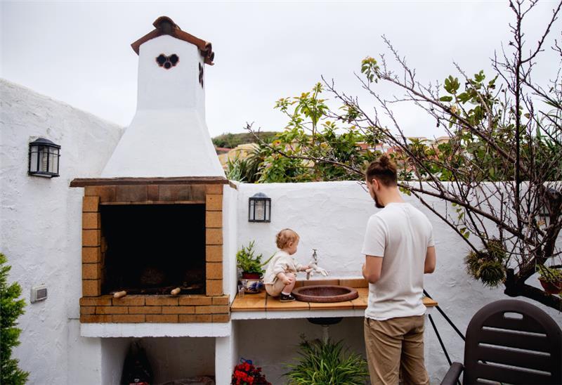 Outdoor pizza oven